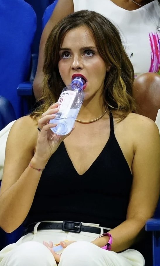 hVEjQBJ8 Emma Watson 08.jpg